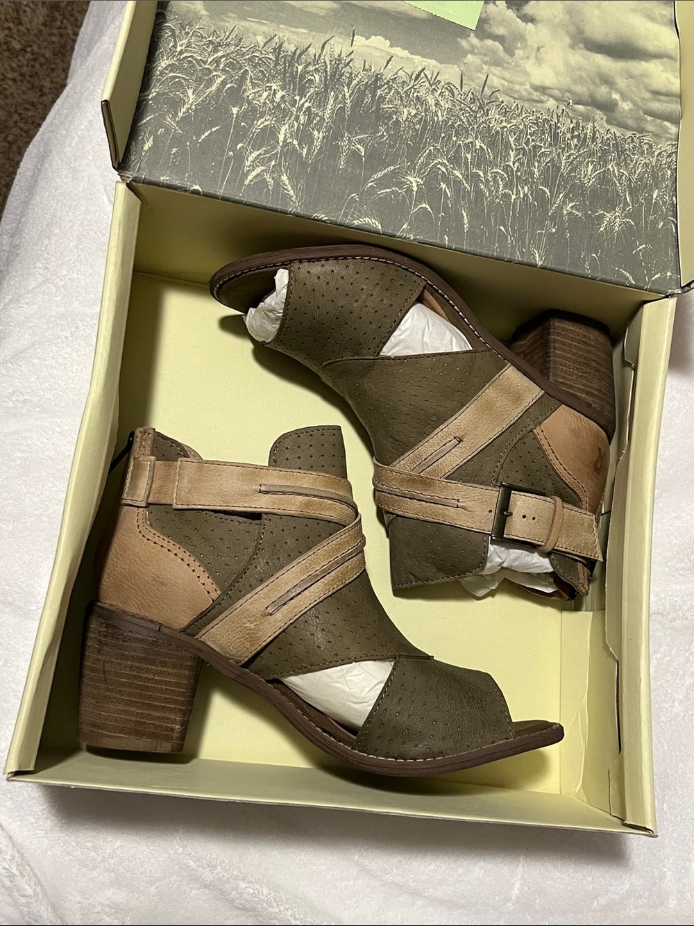 New! Roan Women's Cutout Block Heel Sandals in Taupe/Nude Size 8